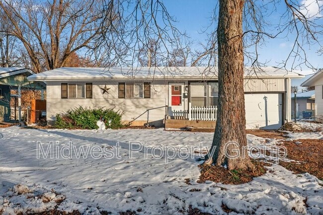 10406 Hobkirk Dr in St. Louis, MO - Building Photo - Building Photo