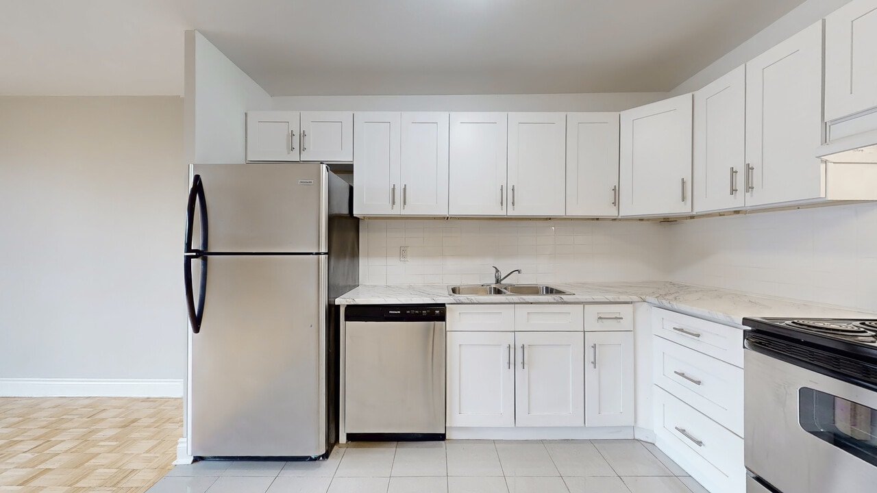385 Gibb St in Oshawa, ON - Building Photo