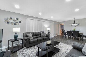 701 E Higgins Rd, Unit SI ID1301334P in Elk Grove Village, IL - Building Photo - Building Photo