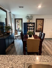 5913 Antonio Pl in Seguin, TX - Foto de edificio - Building Photo