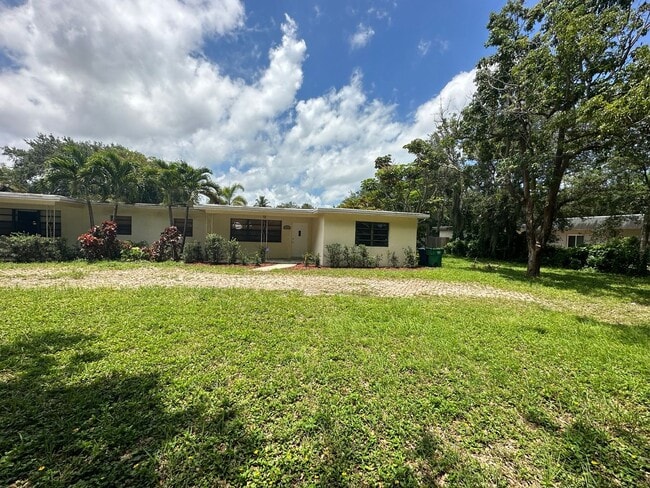 111 NE 148th St in Miami, FL - Building Photo - Building Photo