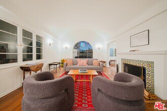 3015 Beachwood Dr in Los Angeles, CA - Building Photo - Building Photo