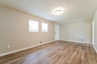 9184 Homewood Dr in Riverdale, GA - Building Photo - Building Photo