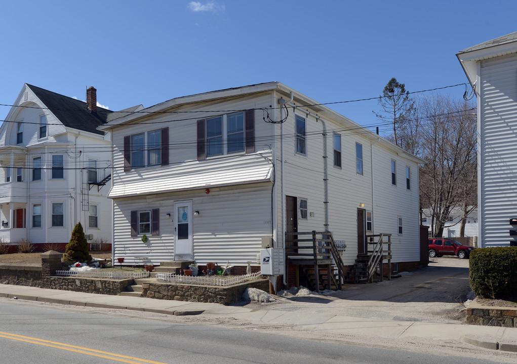 1089 Main St in West Warwick, RI - Building Photo