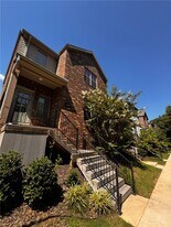 2369 E Amherst Aly in Fayetteville, AR - Building Photo