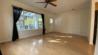 3724 N Albina Ave in Portland, OR - Foto de edificio - Building Photo