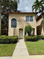 16111 Emerald Cove Rd in Weston, FL - Building Photo