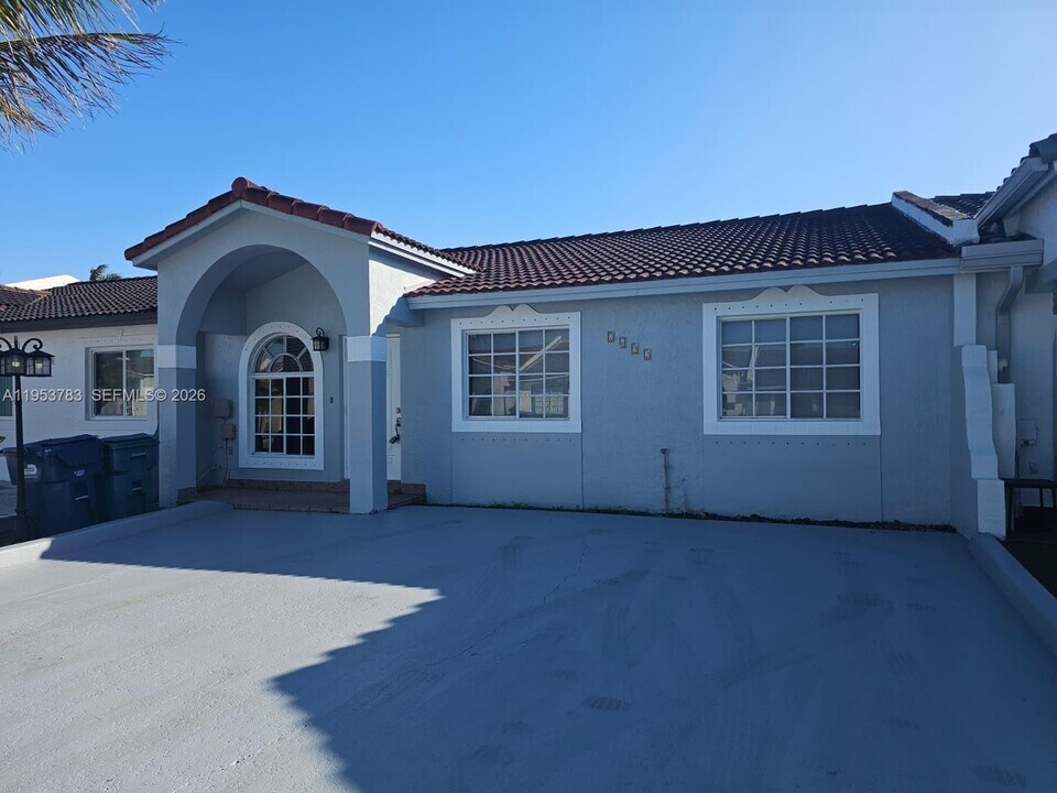 7692 NW 178th Terrace in Hialeah, FL - Building Photo