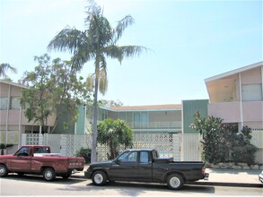 570 E 64th St in Long Beach, CA - Building Photo - Building Photo