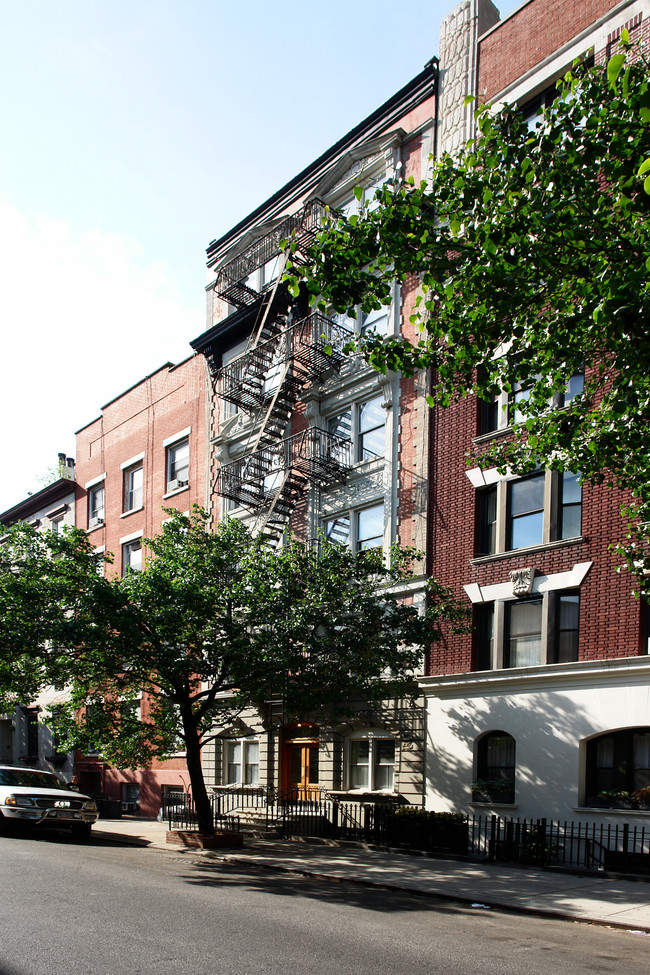 338 W 19th St in New York, NY - Building Photo - Building Photo