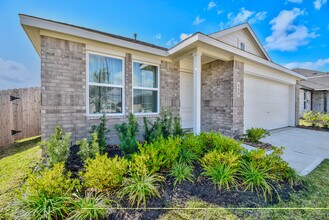 410 Emma St in Angleton, TX - Building Photo - Building Photo