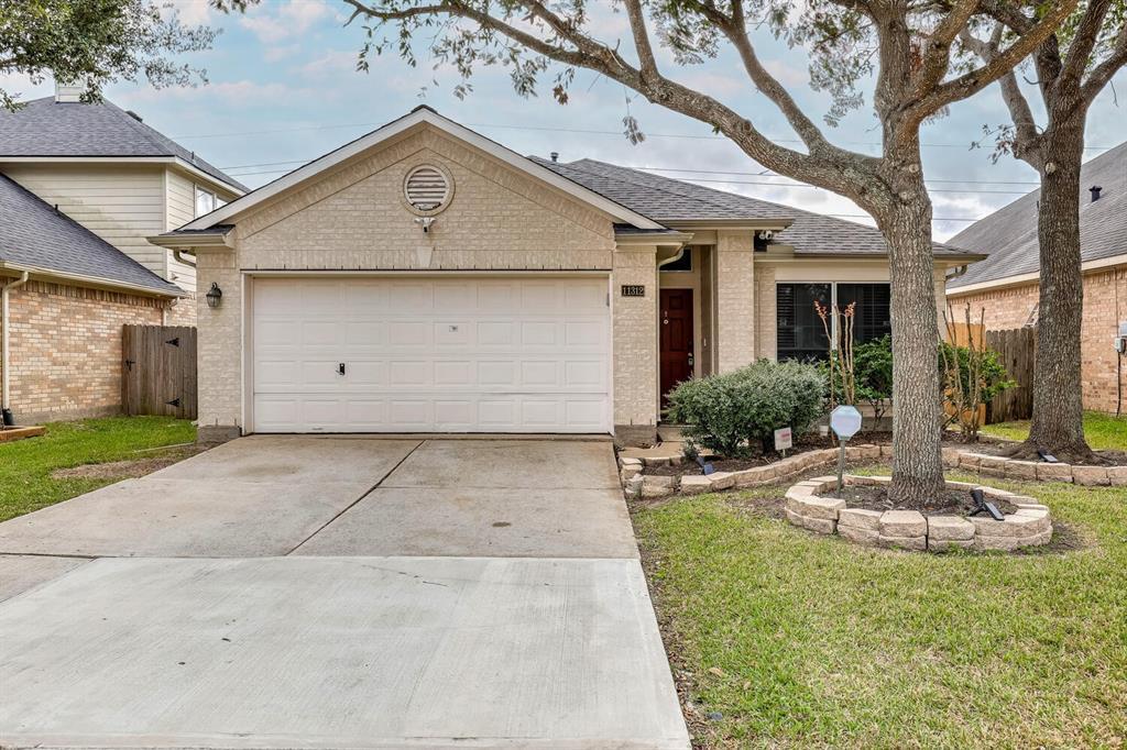 11312 Hidden Bay Dr in Pearland, TX - Building Photo