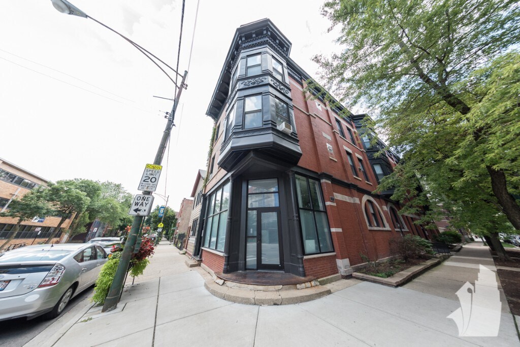 2258 N Southport Ave, Unit # 02 in Chicago, IL - Foto de edificio