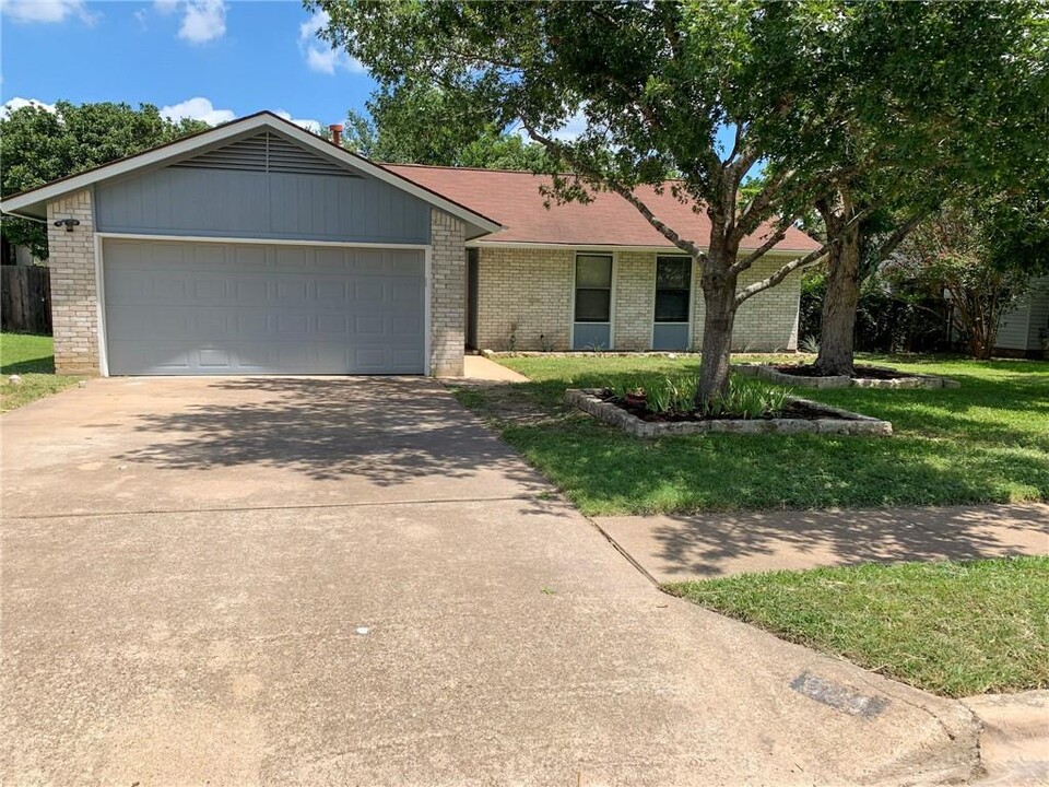 504 Twin Oak Trail in Cedar Park, TX - Building Photo