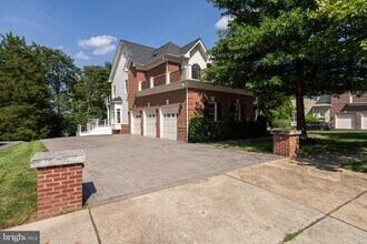 18852 Ridgeback Ct in Leesburg, VA - Building Photo - Building Photo
