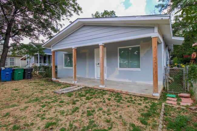 530 Mercedes St in San Antonio, TX - Building Photo - Building Photo