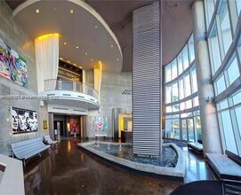 690 SW 1st Ct, Unit 1950 in Miami, FL - Foto de edificio - Building Photo
