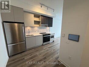 395 Dundas St W in Oakville, ON - Building Photo - Building Photo