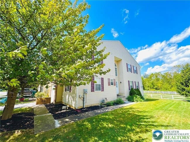 6945 Hunt Dr in Macungie, PA - Building Photo - Building Photo