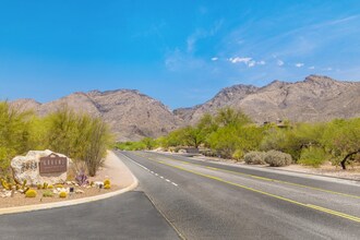 5855 N Kolb Rd in Tucson, AZ - Foto de edificio - Building Photo