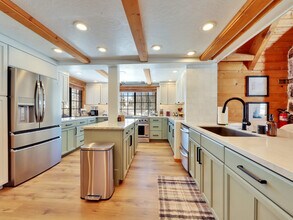 656 Aspen Dr in Brian Head, UT - Building Photo - Building Photo