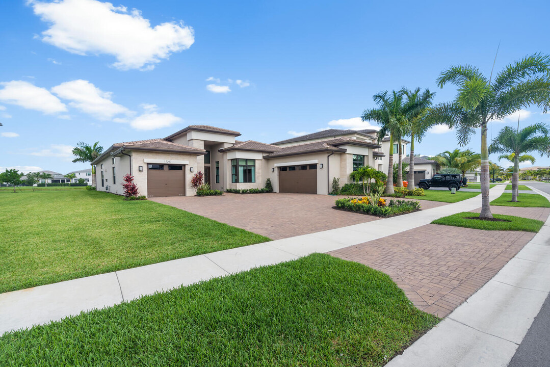 17297 Ponte Chiasso Dr in Boca Raton, FL - Foto de edificio