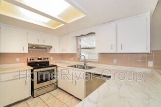 2811 Queen Palm Dr in Edgewater, FL - Building Photo - Building Photo
