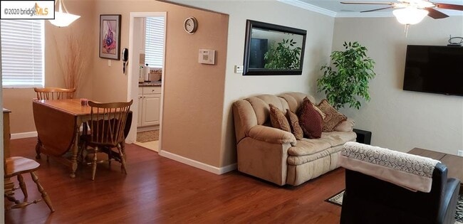 223 California Ave in Pittsburg, CA - Foto de edificio - Building Photo