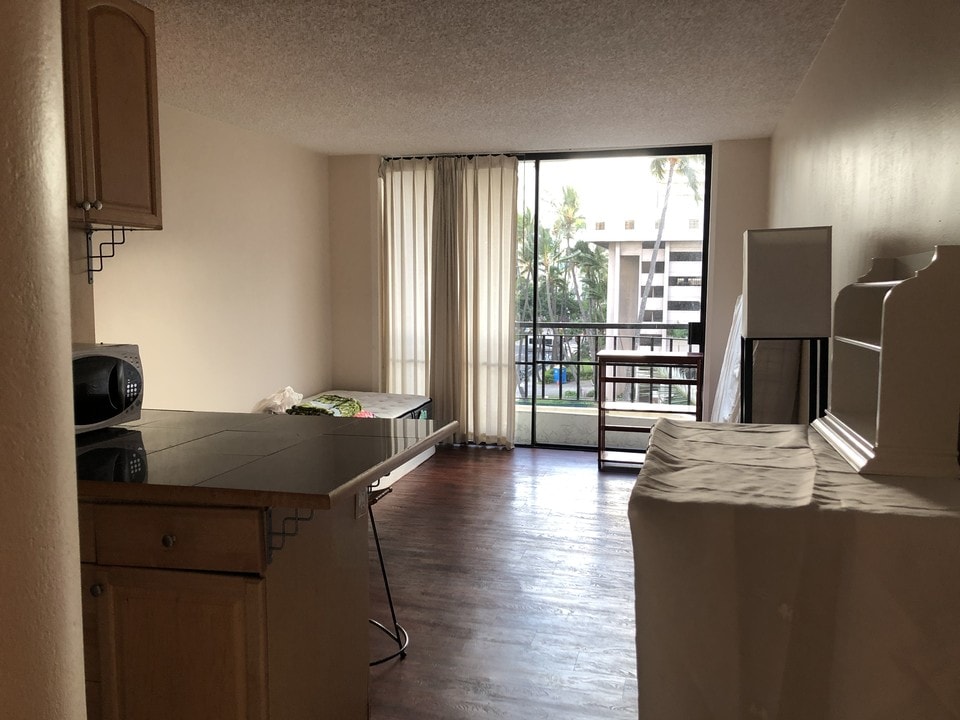 440 Seaside Ave in Honolulu, HI - Building Photo