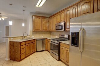 5916 Round Up Ln in McKinney, TX - Foto de edificio - Building Photo