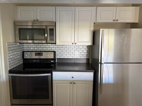 706 The Woods, Unit 2 Bed 2 Bath Beautiful Condo - Cherry Hill in Cherry Hill, NJ - Building Photo - Building Photo