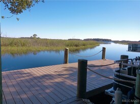 2747 N Lakefront Dr in Hernando, FL - Foto de edificio - Building Photo