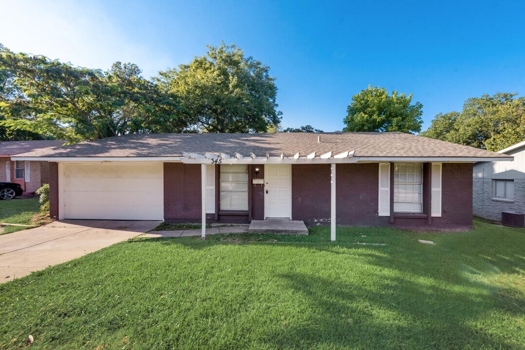345 Fieldside Dr in Garland, TX - Building Photo