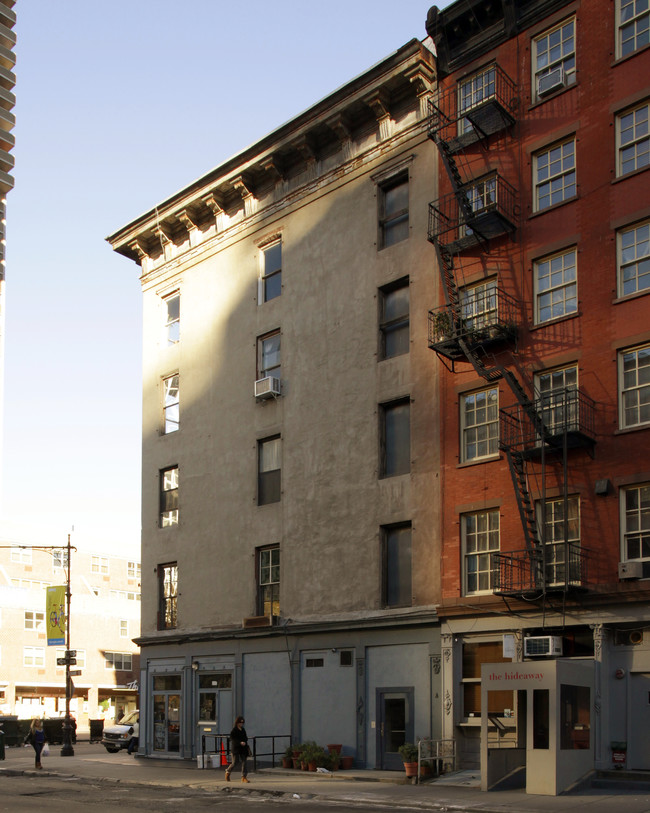 325-327 Greenwich St in New York, NY - Building Photo - Building Photo