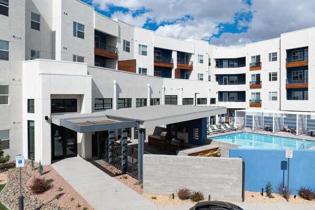 The Senary by Allaso in Albuquerque, NM - Foto de edificio - Building Photo