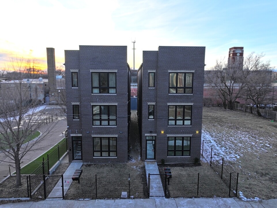 3936 S Indiana Ave in Chicago, IL - Building Photo