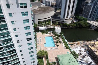 41 SE 5th St, Unit 1611 in Miami, FL - Foto de edificio - Building Photo