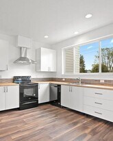 4384 N Gantenbein Ave in Portland, OR - Building Photo