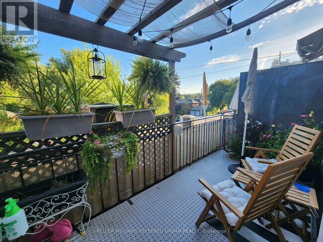 property at 2389-2389 Bloor St W