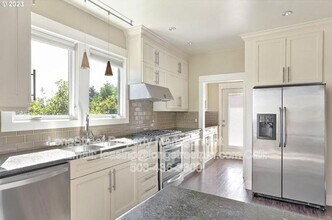 22 S Lowell St in Portland, OR - Building Photo - Building Photo