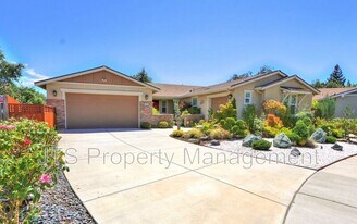 4988 Amina Fair Way in Fair Oaks, CA - Building Photo