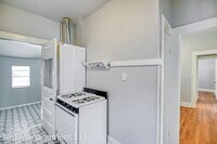 302 S Flood Ave photo'