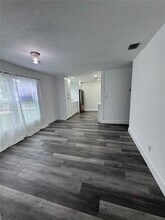 5611 SW 38th St in Davie, FL - Building Photo - Building Photo