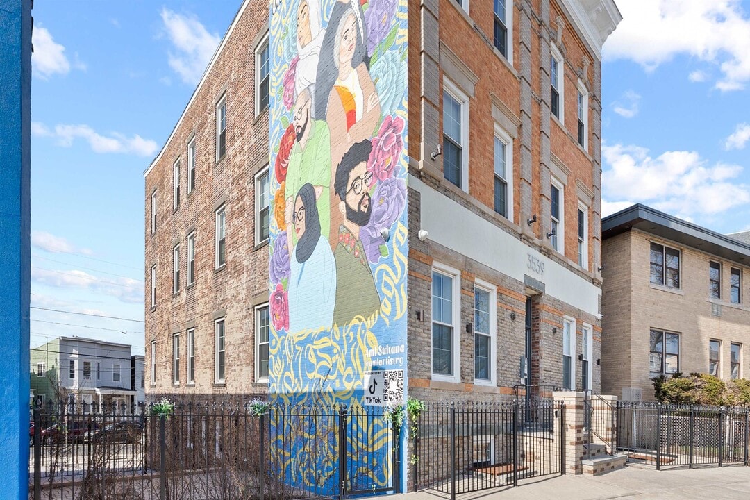3539 John F. Kennedy Blvd in Jersey City, NJ - Building Photo