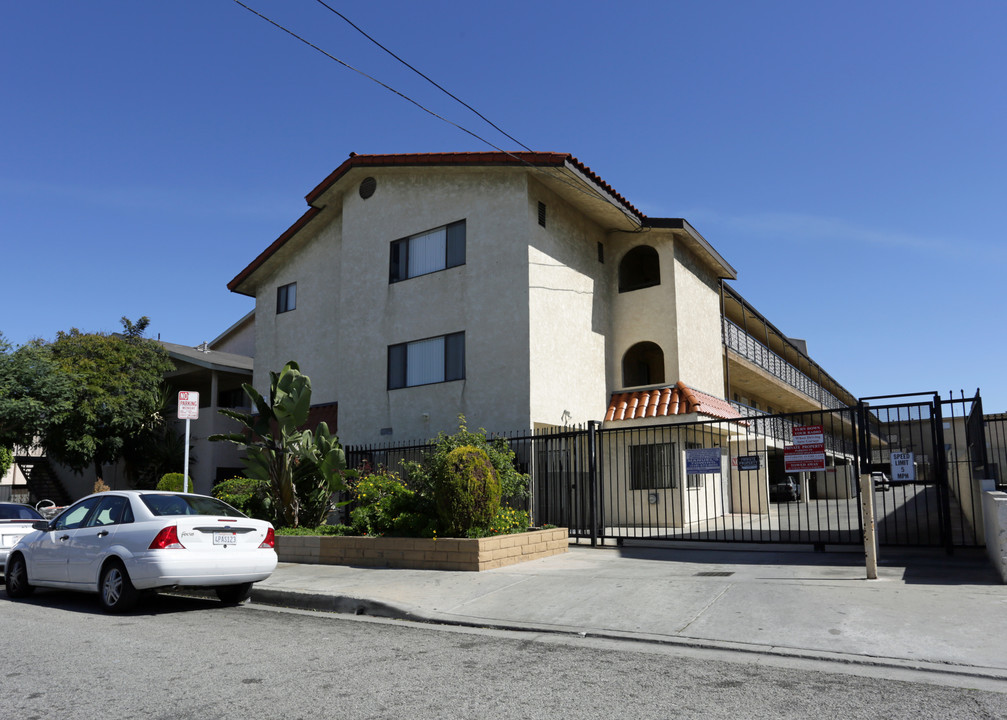 13632 Kornblum Ave in Hawthorne, CA - Foto de edificio