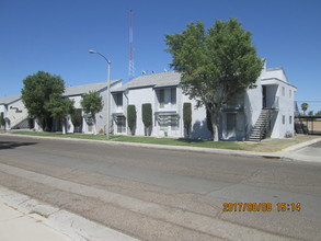 718 N Sanders St in Ridgecrest, CA - Building Photo - Building Photo