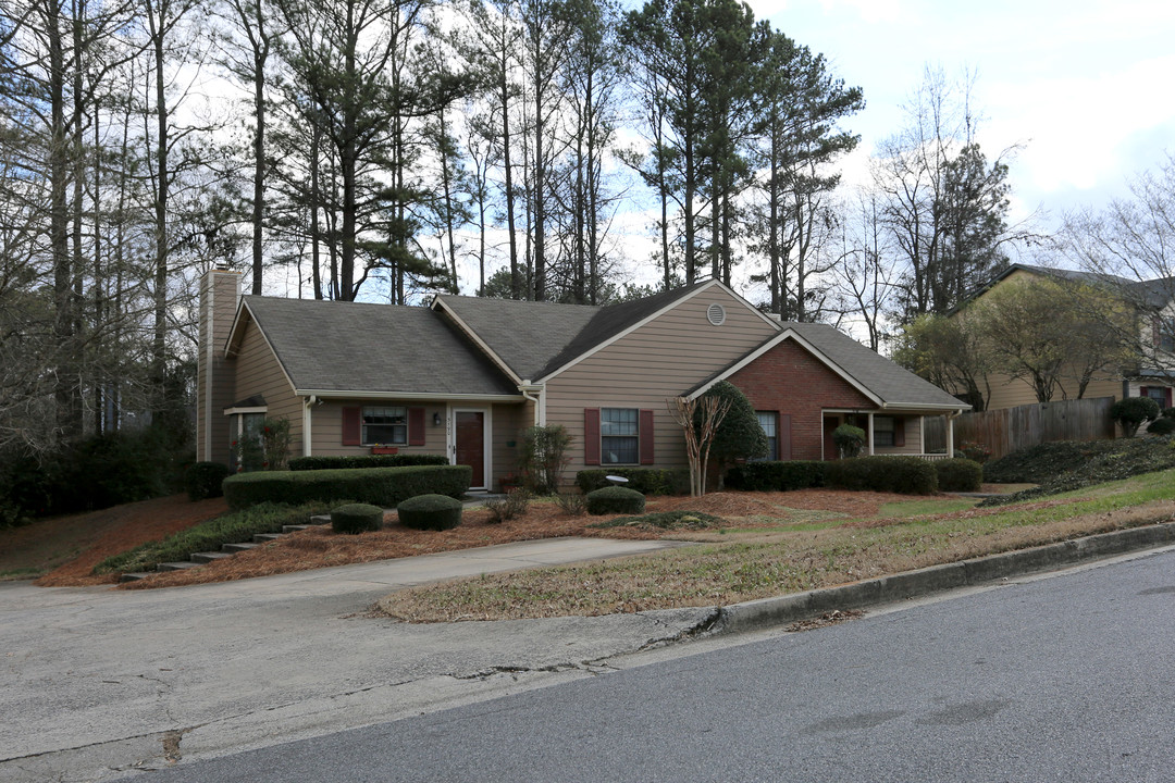 5190-5196 Village Green Way in Alpharetta, GA - Building Photo