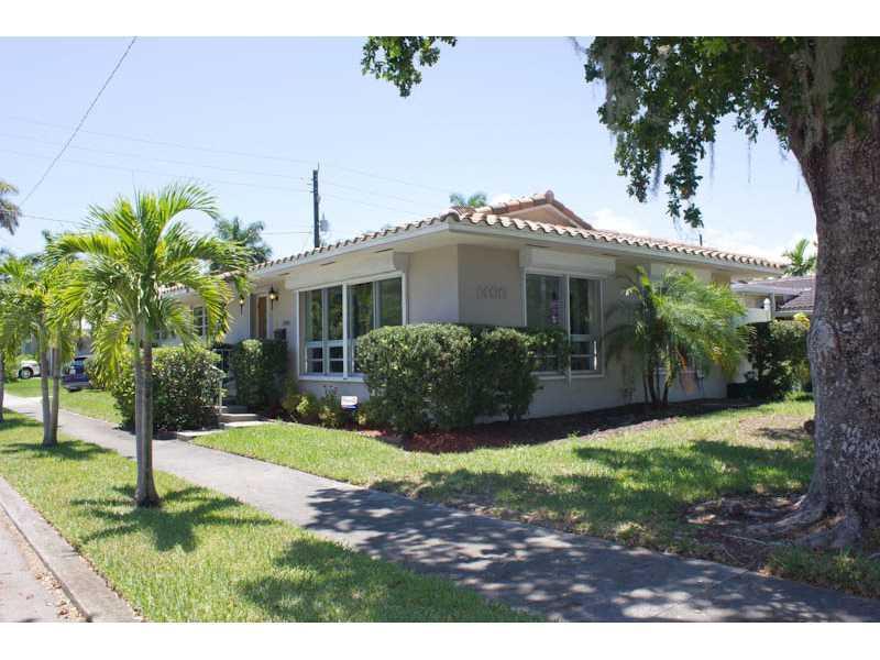 1400 Polk St in Hollywood, FL - Foto de edificio