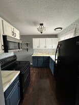 2133 Quail Creek Dr in Lawrence, KS - Building Photo