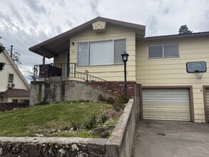 325 NW 4th St in Pendleton, OR - Building Photo - Building Photo